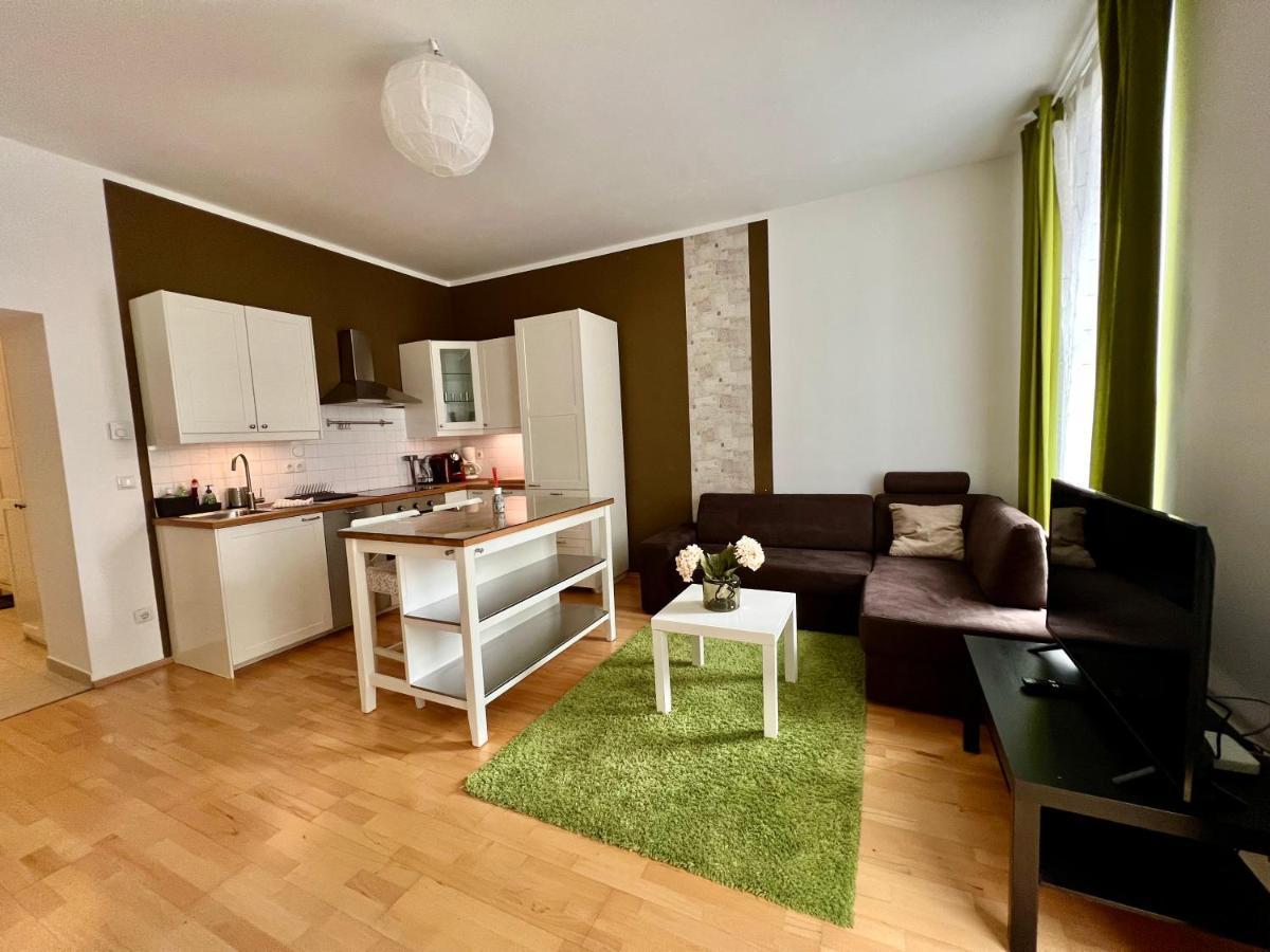 Cozy 2-Room Apartment Wina Bagian luar foto